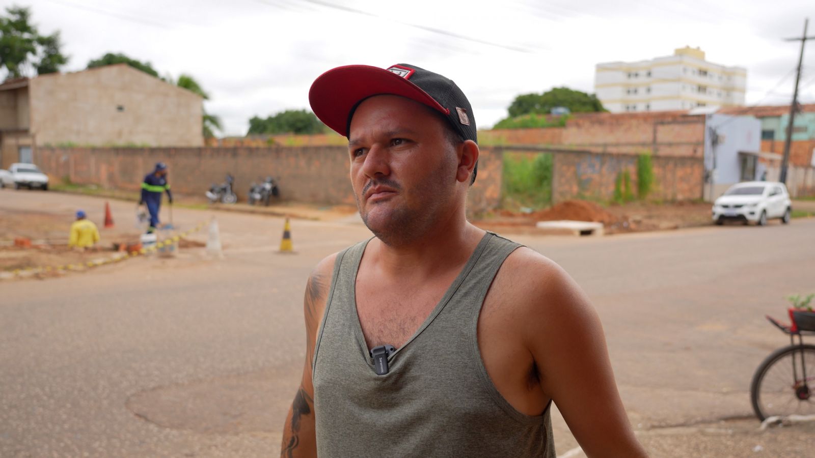 O comerciante Geomar de Lima, que possui uma mercearia em frente ao local, relatou que o problema também já havia causado acidentes