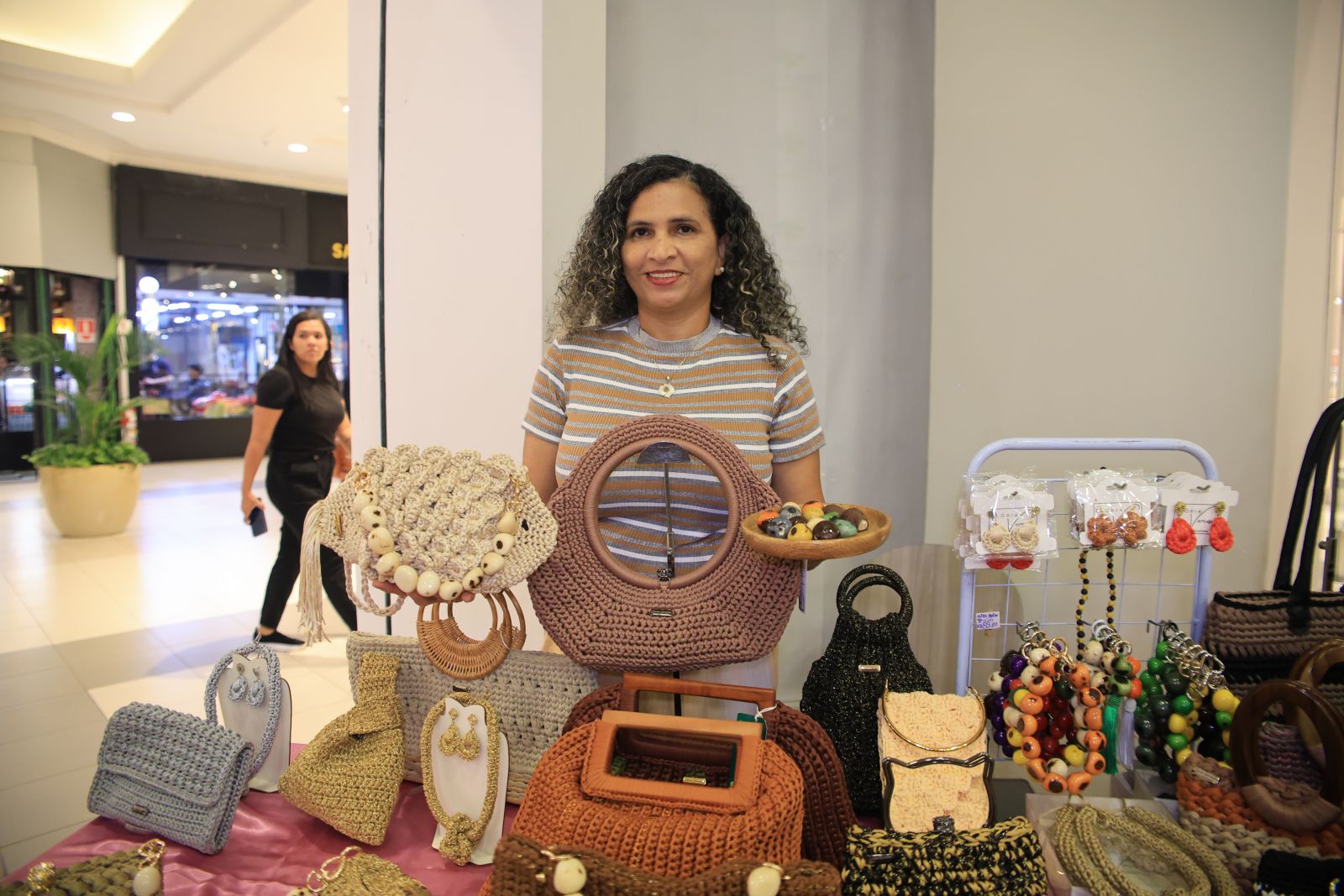 Glória Verçosa leva para a feira peças que valorizam a identidade amazônica